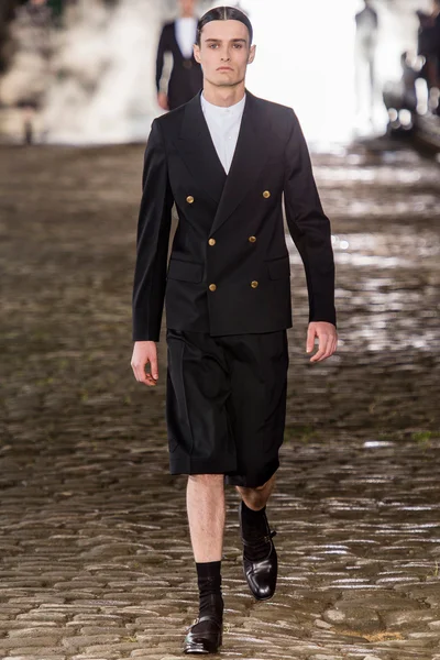 Look 25
